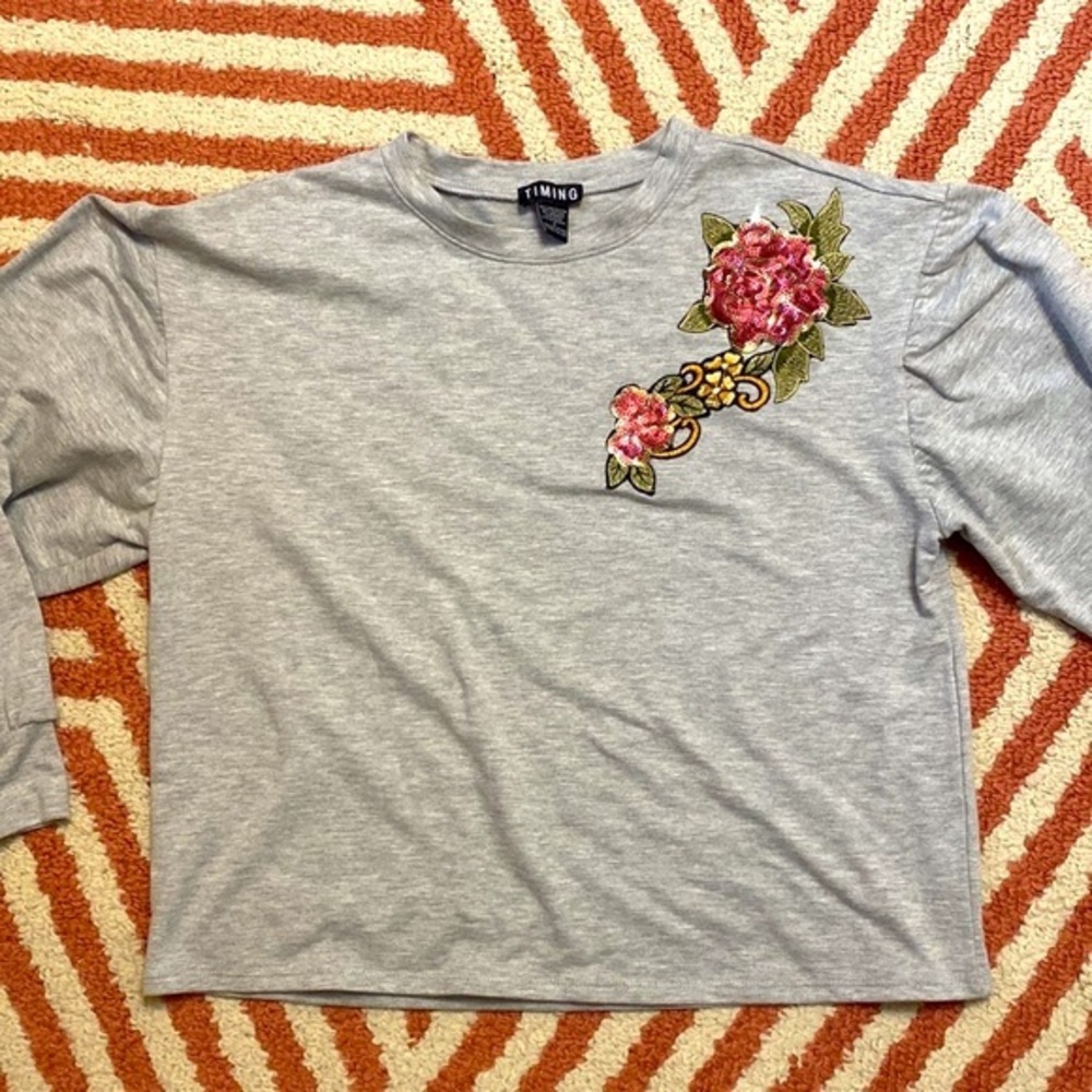 TIMING S cute, long sleeve sweatshirt w sequin flowers, & slight puff shoulder